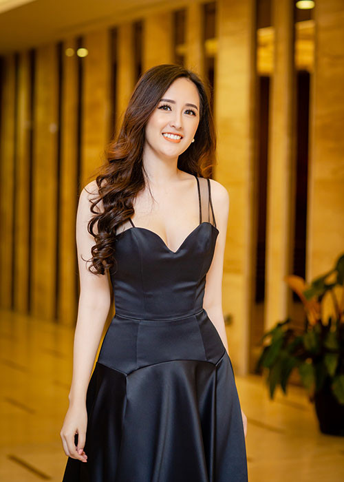 Ngoài đồng hồ, túi Hermes Birkin, giày và túi Chanel, sneaker hay áo Gucci, dép Valentino giá hơn 200 triệu đồng... đều nằm trong tủ đồ hiệu của Mai Phương Thúy.