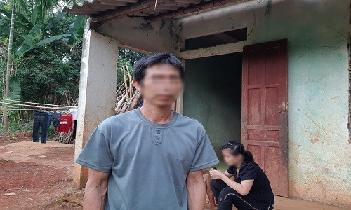 Ông Q. đau khổ kể từ khi biết chuyện con có thai rồi sinh con.