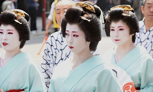 Lễ hội nổi bật của các phụ nữ trong trang phục Geisha.
