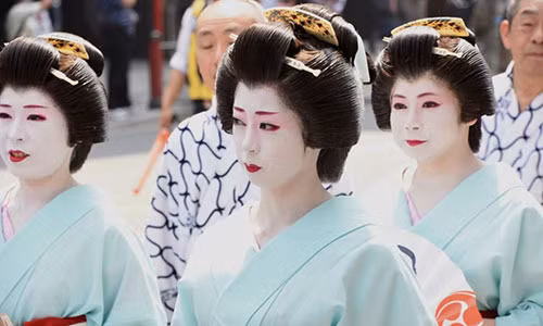 Lễ hội nổi bật của các phụ nữ trong trang phục Geisha.