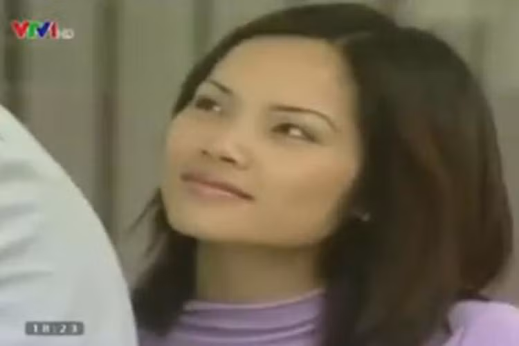 Kiều Thanh chạm ngõ phim ảnh với vai diễn Trà trong "Phía trước là bầu trời". Ảnh: VTV