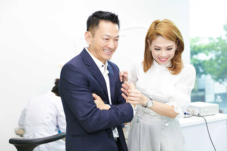 Tom Han tình cờ gặp Thanh Thảo và không biết cô là ca sĩ.