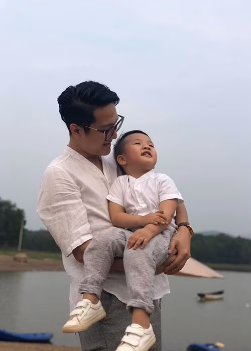 Đến nay, bé Be đã có không ít khoảnh khắc đáng yêu bên bố.