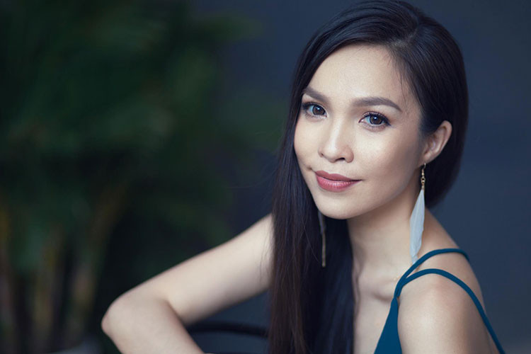 Hiền Thục là một trong số sao Việt làm mẹ đơn thân đầy nghị lực. Thời điểm mang thai, cô vẫn đi hát để tích cóp tiền sinh nở bởi chỗ dựa duy nhất là gia đình lại gặp nhiều khó khăn.