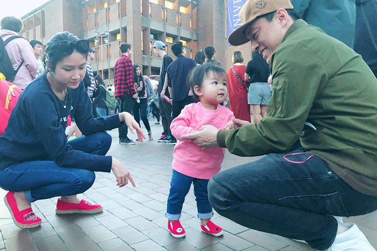 Hot Face sao Việt 24h: Lam Trường cảm ơn vợ đã sinh cho anh cô con gái đáng yêu quá mức.