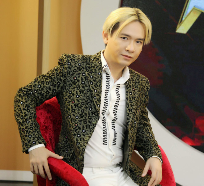 Việt Quang trở lại sau một thời gian dài "mất tích" khỏi làng nhạc Việt.