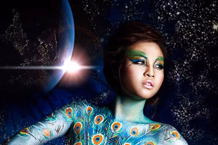  Body painting là nghệ thuật vẽ trên cơ thể khỏa thân. Không ít mỹ nhân Việt từng làm người mẫu cho môn nghệ thuật này. Một trong số đó là Đàm Thu Trang. Ảnh: Datviet