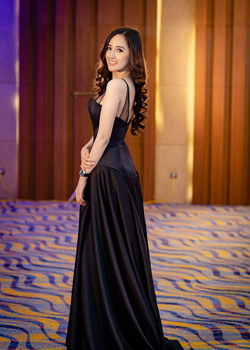 Với tần suất mua sắm và chịu chi, Mai Phương Thúy được mệnh danh là "yêu nữ hàng hiệu" của showbiz Việt.