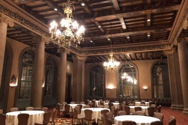 Ngoài ảnh Chung Hân Đồng mặc váy cưới, cư dân mạng còn lan truyền hình ảnh nơi sẽ diễn ra đám cưới của nữ ca sĩ. Ảnh: Sina