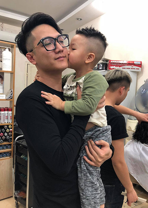 Mới đây, Chí Nhân bất ngờ chia sẻ anh đã tìm mọi cách để biết con trai ở đâu. "Nhưng người ta vẫn cố tình ngăn cấm, giấu con đi", anh viết.