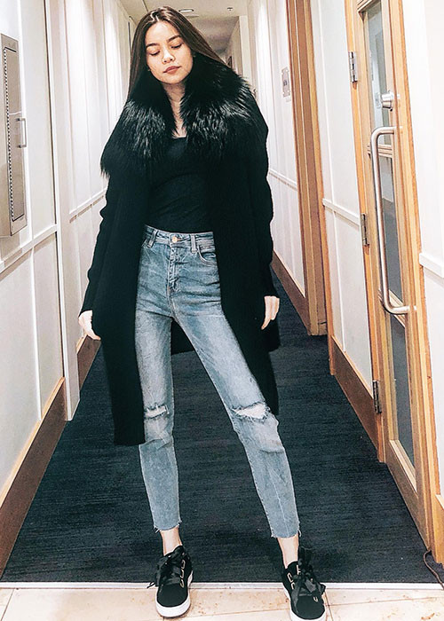 Hồ Ngọc Hà đáp chuyến bay trở về nước sau thời gian dài lưu diễn ở Mỹ.