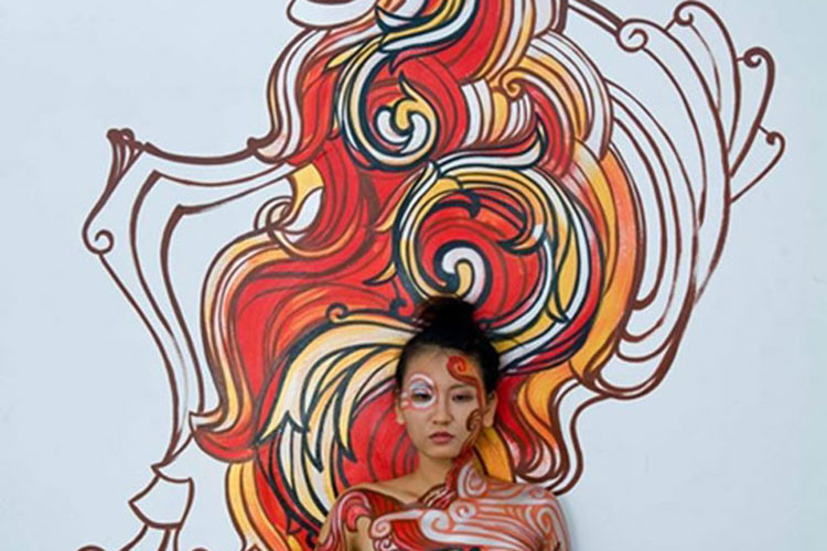 Đức Phạm được xem là một trong những họa sĩ hiếm hoi của miền Bắc đưa nghệ thuật body painting đến gần hơn với khán giả Việt Nam. Ảnh: Danviet