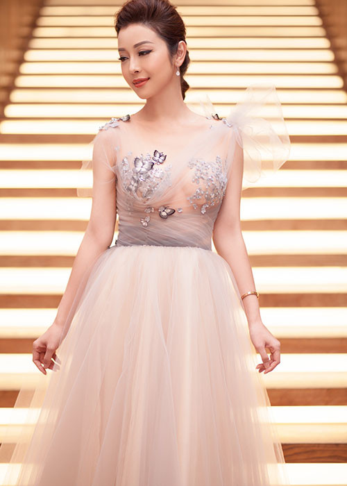 Jennifer Phạm vẫn trẻ trung, xinh đẹp nhờ có chế độ ăn uống và tập luyện hợp lý.