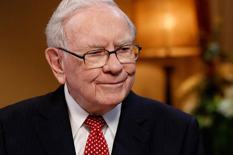 5. Warren Buffett, Chủ tịch Berkshire Hathaway. Xếp hạng trong Top quyền lực: 16. Tài sản tính đến ngày 9/5: 85,7 tỷ USD. Sau khi bị trường kinh doanh Harvard từ chối, Warren Buffett tới Columbia để theo chân nhà đầu tư lỗi lạc Benjamin Graham. Năm 1969, ông mua lại công ty Berkshire Hathaway và biến nó trở thành một hãng đầu tư khổng lồ. Buffett được đánh giá là một trong những nhà đầu tư xuất sắc nhất mọi thời đại.