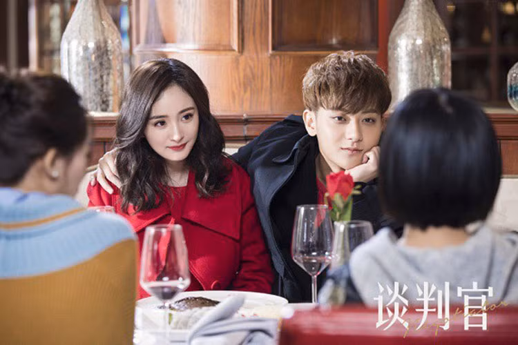 Liên tục góp mặt trong các dự án phim ảnh lớn nhưng diễn xuất của Hoàng Tử Thao đến nay vẫn bị chê thiếu tự nhiên. Ảnh: Saostar