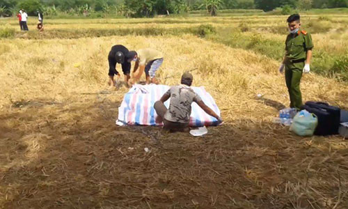 Công an đã hoàn tất khám nghiệm tử thi nạn nhân.