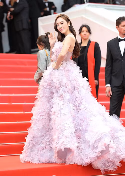 Cựu thành viên nhóm nhạc SNSD - Jessica đẹp ngọt ngào trong bộ đầm công chúa tại Cannes 2018.