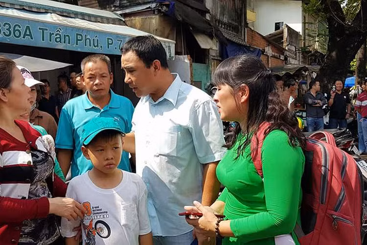 Trước đó, Quyền Linh kêu gọi mọi người chung tay giúp đỡ gia đình các hiệp sĩ trong vụ truy đuổi cướp đang gặp nhiều khó khăn.