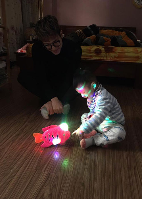 "Con cứ làm gì con thích. Bố luôn bên Be", Chí Nhân nhắn nhủ con trai.