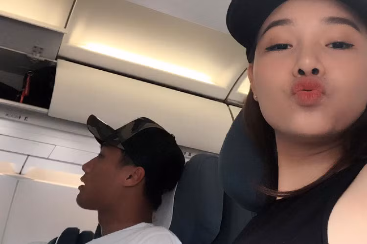 Kỳ Hân vui vẻ bên ông xã Mạc Hồng Quân mặc ồn ào tranh cãi với antifans.