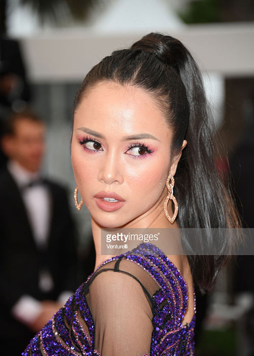 Cận cảnh gương mặt xinh đẹp của Vũ Ngọc Anh qua gốc kính nhiếp ảnh gia quốc tế.