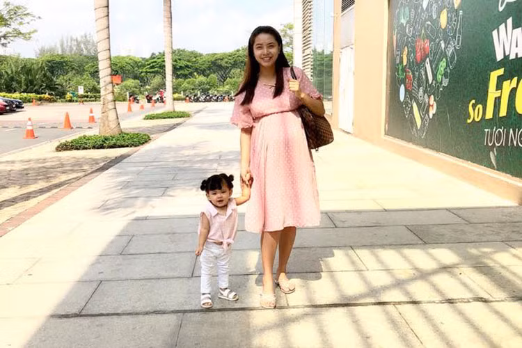 Hải Băng vui vẻ bên con gái là một trong những tin tức sao Việt trong ngày 24/5.