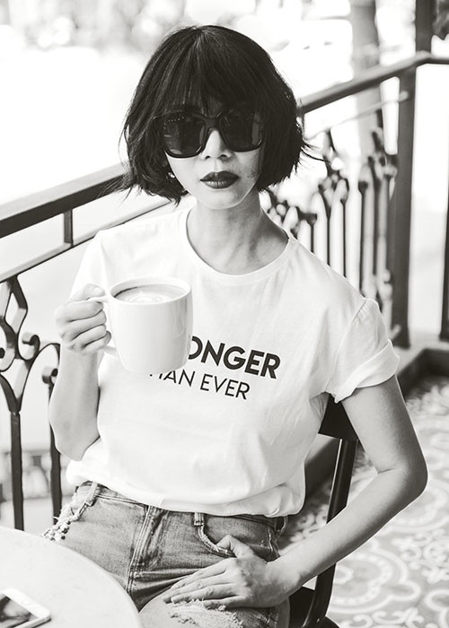 Xuân Lan cho rằng đã hết thời cô mơ mộng đấu tranh tư tưởng chọn con tim hay nghe lý trí.