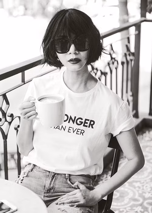 Xuân Lan cho rằng đã hết thời cô mơ mộng đấu tranh tư tưởng chọn con tim hay nghe lý trí.