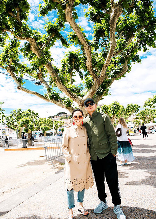 Cặp đôi sao Việt Quách Ngọc Ngoan - Phượng Chanel vi vu tại Pháp.