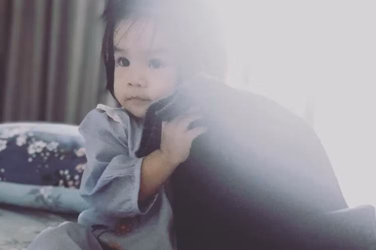 Ông bầu Quang Huy chia sẻ khoảnh khắc đáng yêu của con gái út.