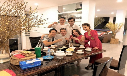 Kim Lý thường xuyên xuất hiện trong các dịp quan trọng của nhà Hà Hồ