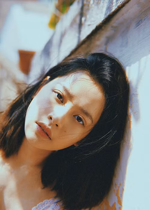 Cuối năm 2017, Chi Pu chuyển hướng ca hát. Dù vấp phải những ý kiến trái chiều về giọng hát, cô vẫn liên tục tung sản phẩm âm nhạc.