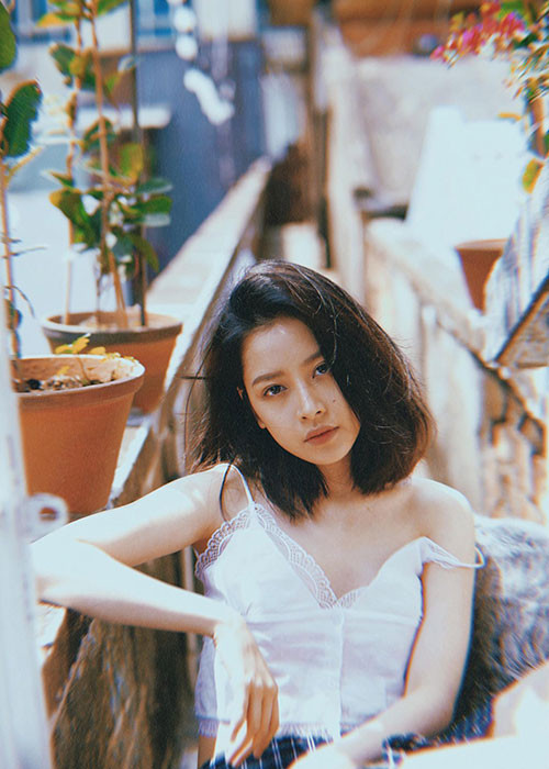 Chia sẻ bộ ảnh mới nhất trên trang cá nhân, Chi Pu nhận được sự chú ý của đông đảo cư dân mạng.