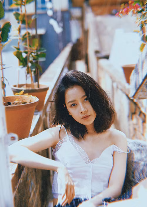 Chia sẻ bộ ảnh mới nhất trên trang cá nhân, Chi Pu nhận được sự chú ý của đông đảo cư dân mạng.