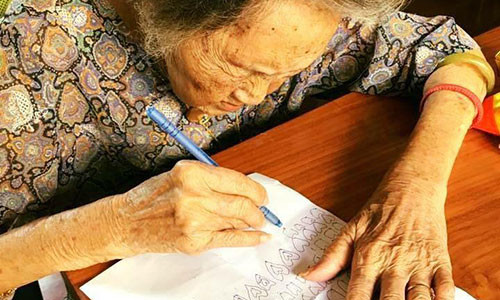 Hình vẽ trái tim nguệch ngoạc của cụ bà để đốt xuống cho ông.