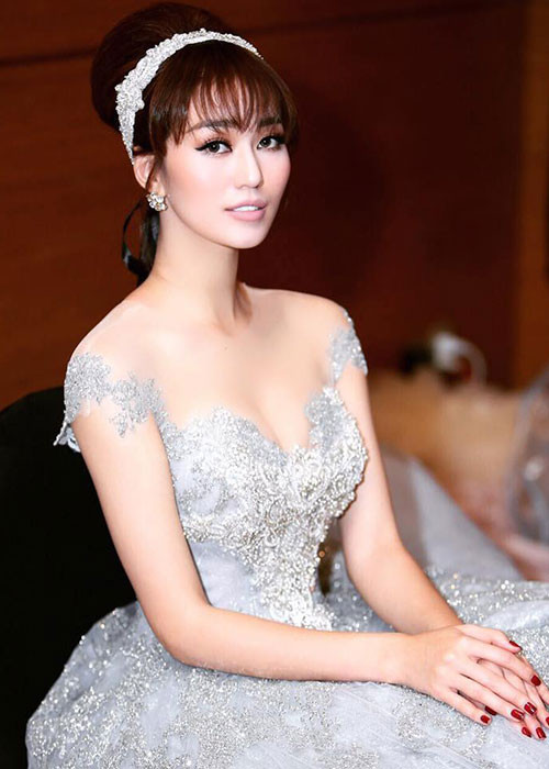 Khánh My xuất thân là người mẫu. Cô cao 1m72, sở hữu số đo 3 vòng quyến rũ.