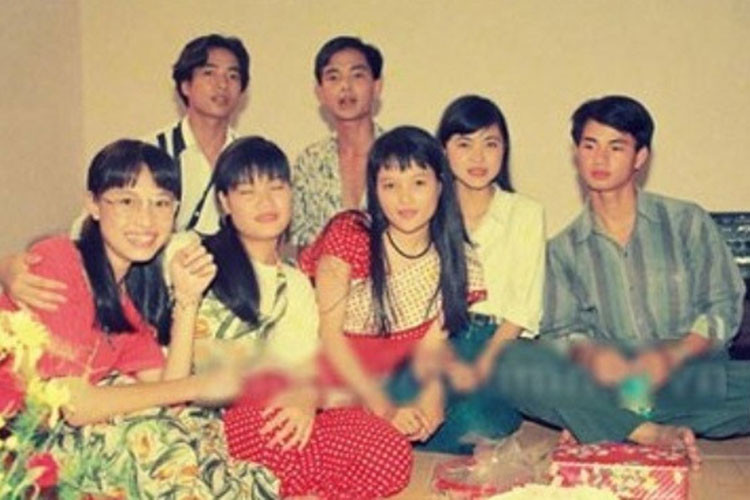 "12A và 4H" cũng là bộ phim cũ chiếm được cảm tình của đông đảo khán giả truyền hình. Phim kể về nhóm bạn thân mang tên 4H gồm Hằng, Hạ, Hân và Hoa. Ảnh: Zing