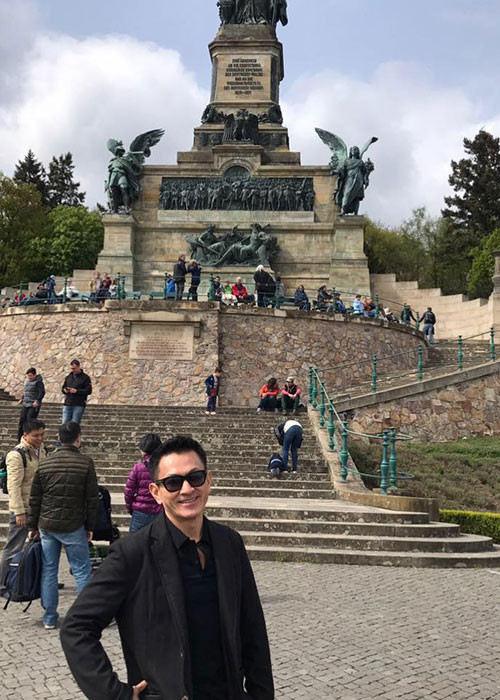 Ông xã của Thanh Thảo vốn sống từ nhỏ ở Mỹ và cả gia đình người Hoa không nói tiếng Việt nên anh không theo dõi tin tức của làng giải trí Việt.