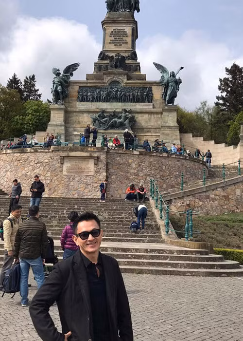 Ông xã của Thanh Thảo vốn sống từ nhỏ ở Mỹ và cả gia đình người Hoa không nói tiếng Việt nên anh không theo dõi tin tức của làng giải trí Việt.