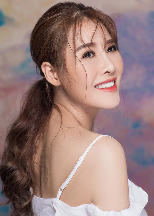 Quế Vân ngày càng đẹp mặn mà sau khi phẫu thuật thẩm mỹ.