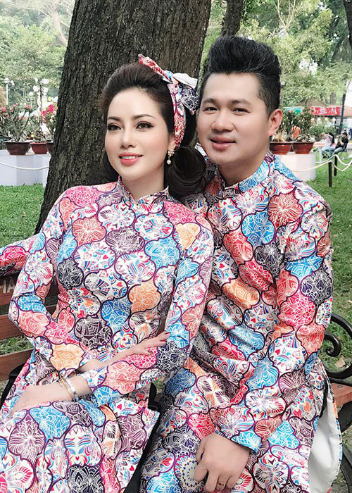 Ngày 17/5, ca sĩ Lâm Vũ tổ chức hôn lễ với Huỳnh Tiên. Trong ngày trọng đại, Lâm Vũ rước dâu bằng siêu xe 15 tỷ đồng.