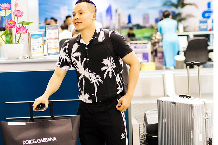 Khắc Tiệp lên đường sang Pháp là một trong những tin tức sao Việt trong ngày 6/5.