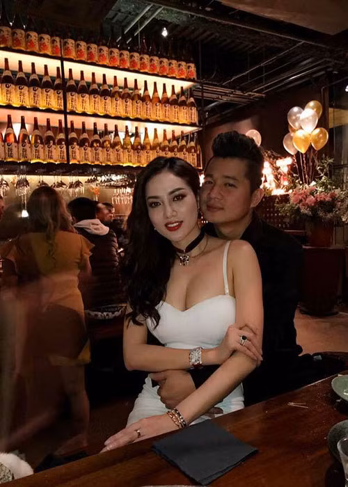 Lâm Vũ và Huỳnh Tiên gặp nhau tại một bữa tiệc ở Las Vegas (Mỹ). Vừa gặp gỡ, cả hai đã có cảm tình dành cho nhau. Sau 3 tháng hẹn hò, Lâm Vũ và Huỳnh Tiên quyết định về chung một nhà.