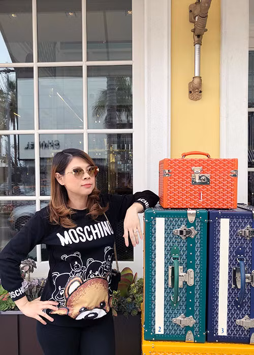 Thanh Thảo được chồng đưa đi mua sắm, du lịch vào cuối tuần. Ông xã của nữ ca sĩ còn tự lên thực đơn và vào bếp nấu ăn cho cô mỗi ngày.