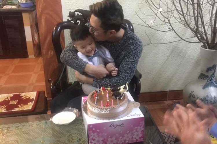 Con trai của Thu Quỳnh - Chí Nhân rất hay cười.