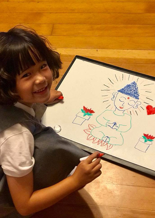 Con gái của Thúy Nga được khen vẽ rất đẹp.