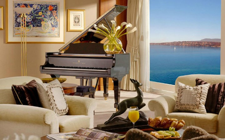 Những người siêu giàu ngủ ở siêu khách sạn President Wilson ở Geneva (Thụy Sĩ) với giá 80.000 USD/đêm. (Ảnh: Marie Claire)