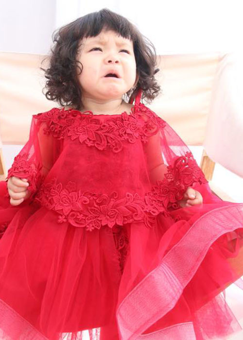 Hải Băng thừa nhận nuôi con gái đầu lòng khó khăn hơn một cuộc chiến.