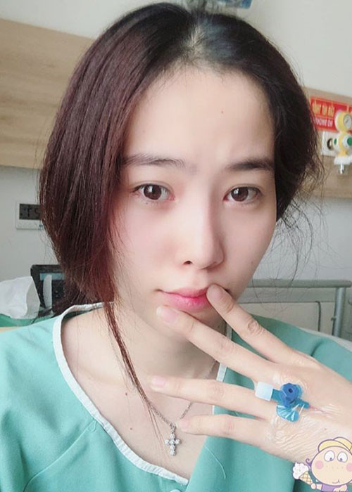 Hot Face sao Việt 24h: Nam Em tâm sự: “Cuộc sống ngắn ngủi. Sống tích cực lên cả nhà nhé! Thấy chế không? Vô đây mà vẫn lạc quan yêu đời. Nhiều khi đăng lên có thêm đống gạch nữa. Kệ gạch xây được nhà mà. Phải giữ tinh thần lạc quan như này thì cuộc sống mới nhẹ nhàng được. Giờ cũng không còn sức để nghĩ tiêu cực nữa đâu. Tất cả chỉ là chuyện nhỏ”.