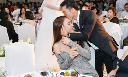 Cường Đô la dành nụ hôn ngọt ngào cho bạn gái. Ảnh: VTC